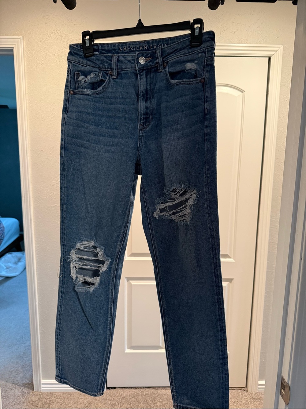 American Eagle Outfitters Women's Dark Blue Distressed Straight Jeans